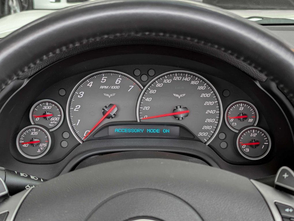 2010 Chevrolet Corvette 3LT Convertible Bas kilométrage in Sherbrooke, Quebec - 35 - w1024h768px