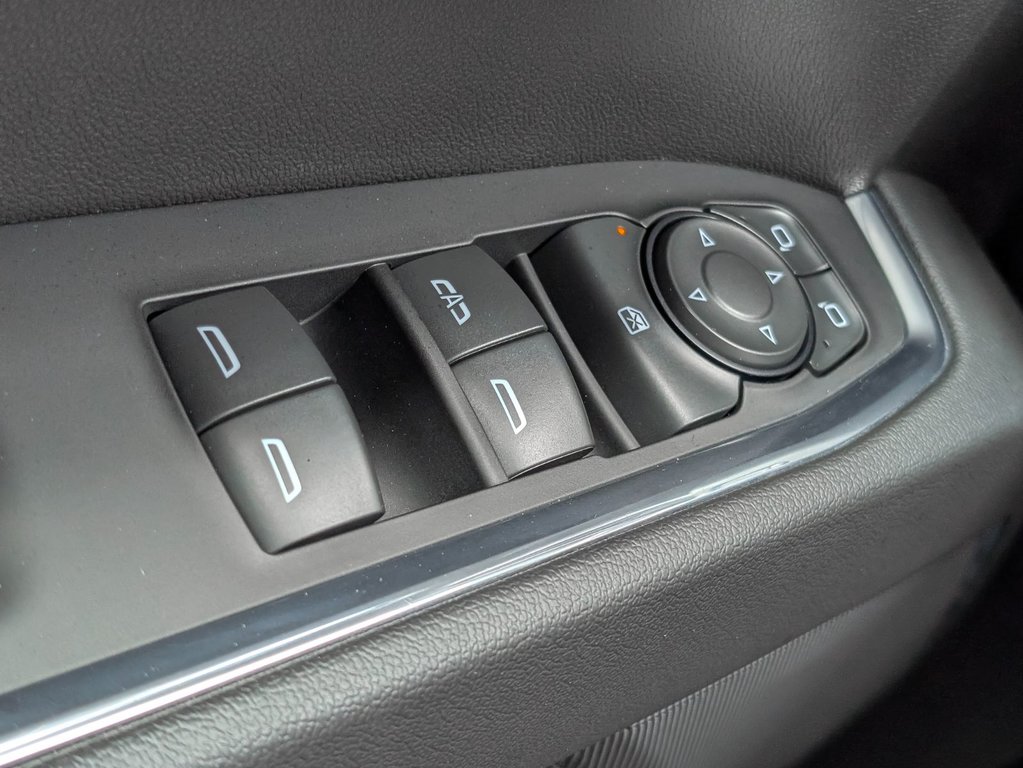 2022 Chevrolet Silverado 1500 LT Trail Boss Z71 4WD Crew Cab 6 places 2.7L in Sherbrooke, Quebec - 22 - w1024h768px