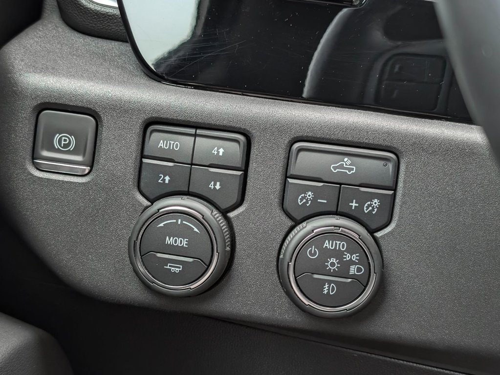 2022 Chevrolet Silverado 1500 LT Trail Boss Z71 4WD Crew Cab 6 places 2.7L in Sherbrooke, Quebec - 23 - w1024h768px
