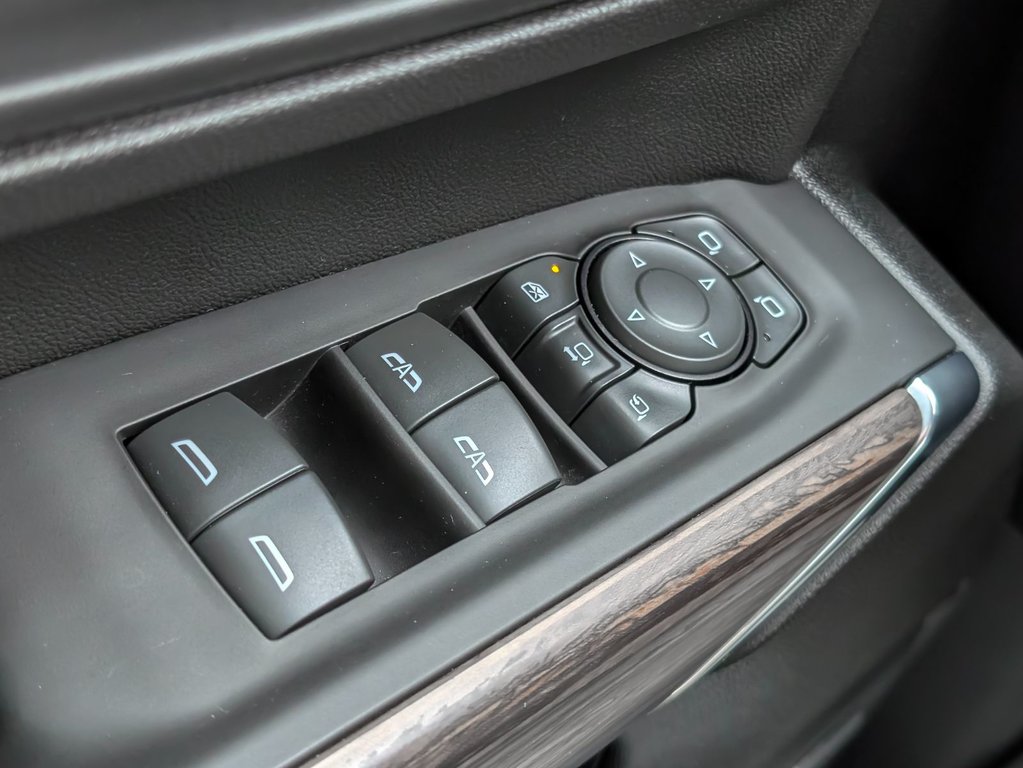 Chevrolet SILVERADO 2500 CAISSE STANDARD DE 6 PIED Marche Pieds Électrique Toit Ouvrant 2023 à Sherbrooke, Québec - 22 - w1024h768px