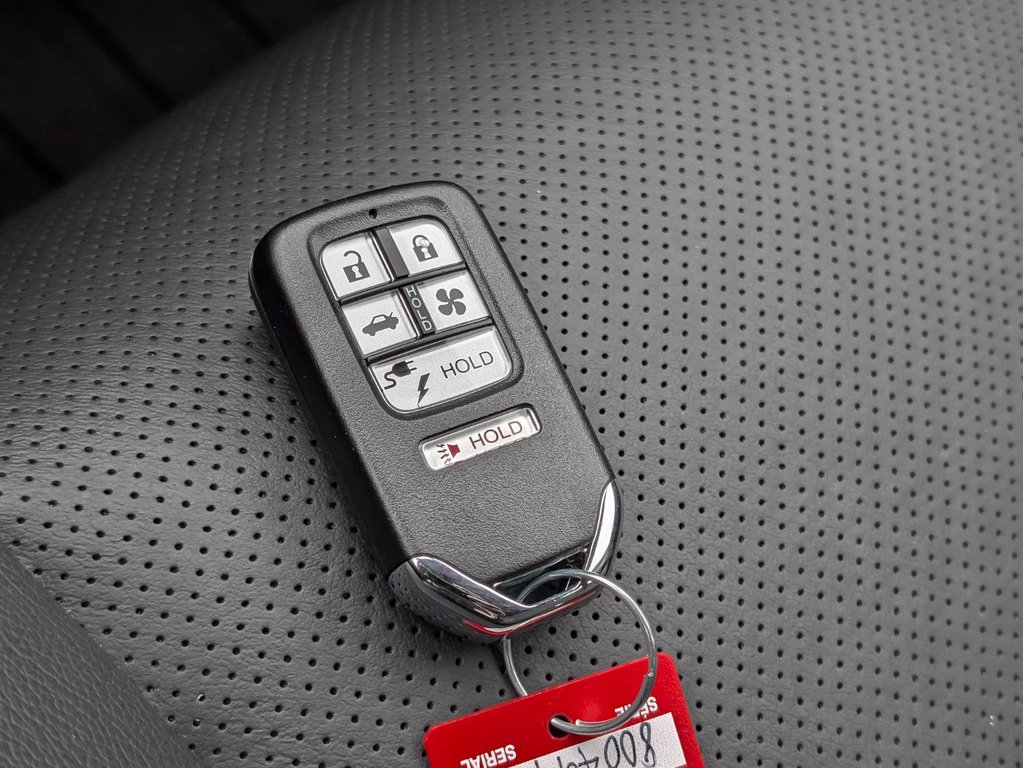 2020 Honda CLARITY Plug-In Hybrid Touring in Sherbrooke, Quebec - 23 - w1024h768px