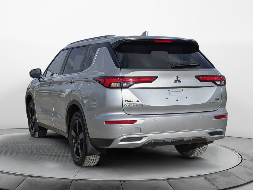 2024  Outlander PHEV LE S-AWC 7 passagers Toit ouvrant in Sherbrooke, Quebec - 5 - w1024h768px