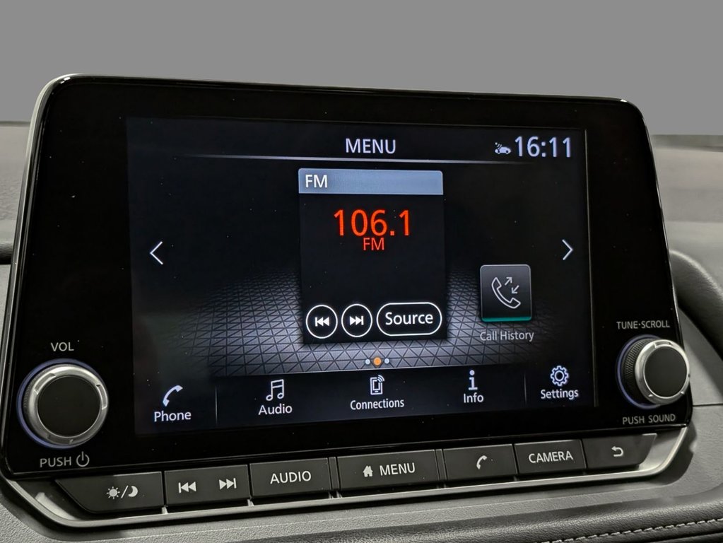 2023 Nissan Rogue AWD SV Cuir Toit Pano in Sherbrooke, Quebec - 16 - w1024h768px
