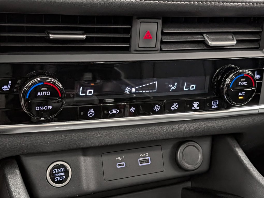2023 Nissan Rogue AWD SV Cuir Toit Pano in Sherbrooke, Quebec - 17 - w1024h768px