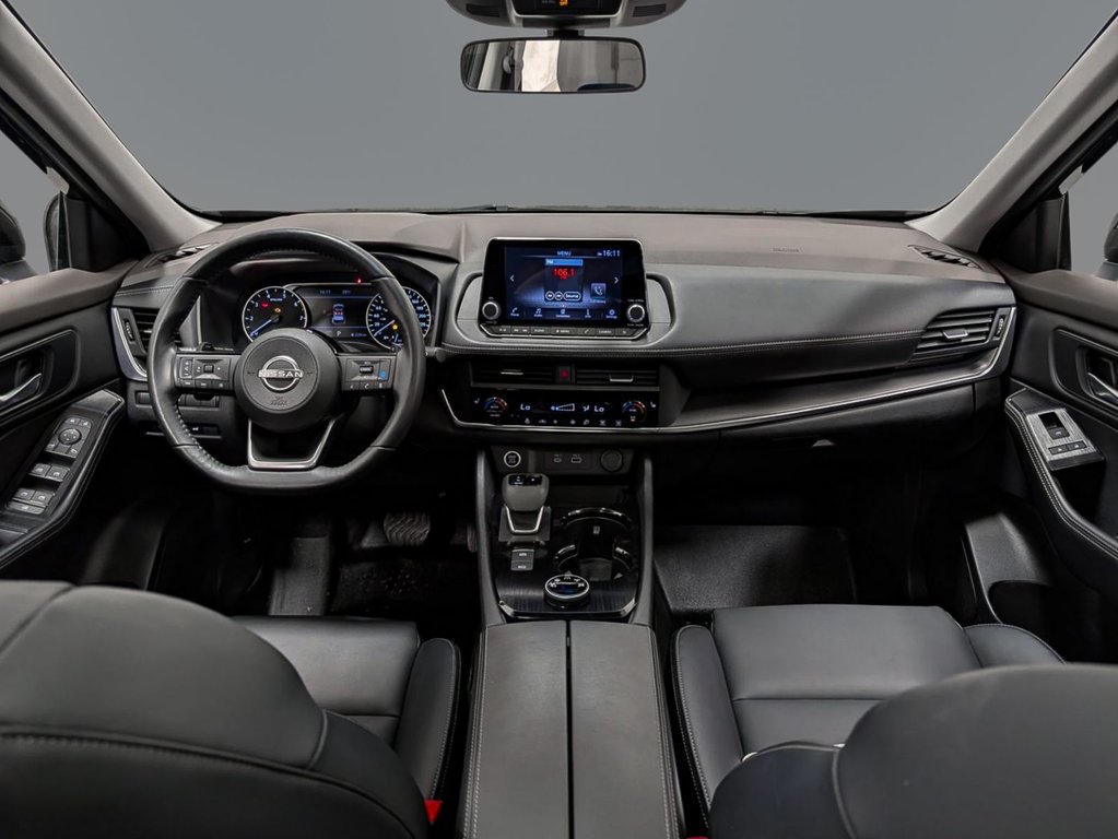 2023 Nissan Rogue AWD SV Cuir Toit Pano in Sherbrooke, Quebec - 13 - w1024h768px