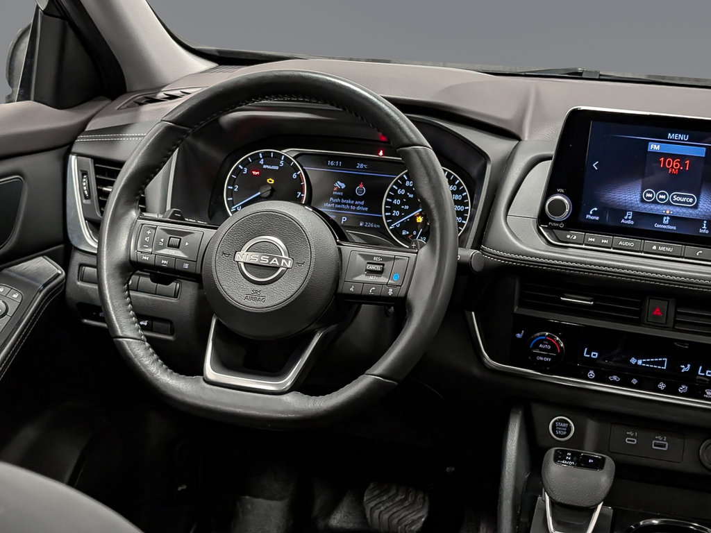 2023 Nissan Rogue AWD SV Cuir Toit Pano in Sherbrooke, Quebec - 14 - w1024h768px