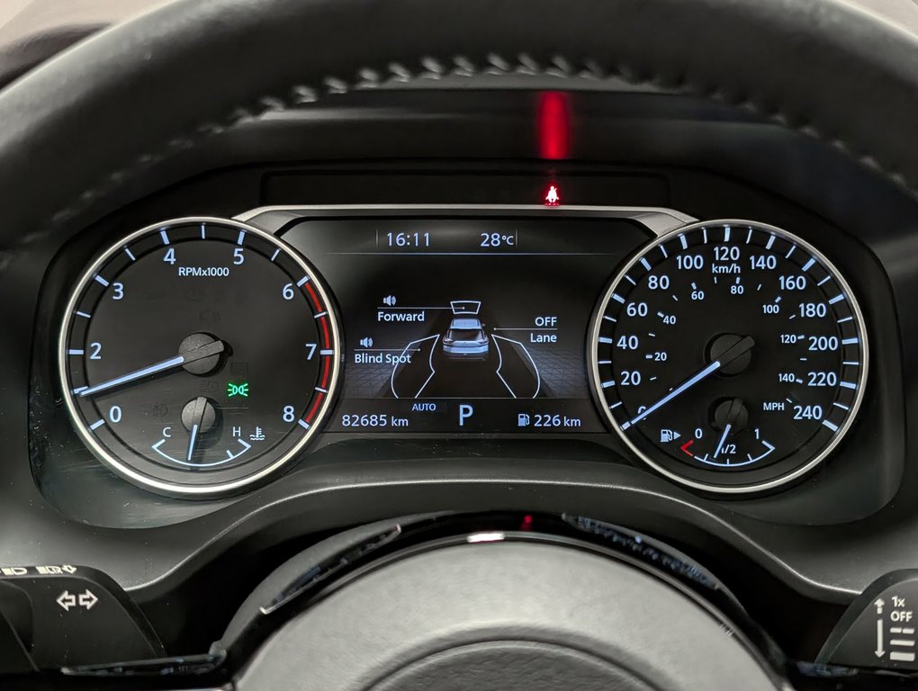 2023 Nissan Rogue AWD SV Cuir Toit Pano in Sherbrooke, Quebec - 24 - w1024h768px