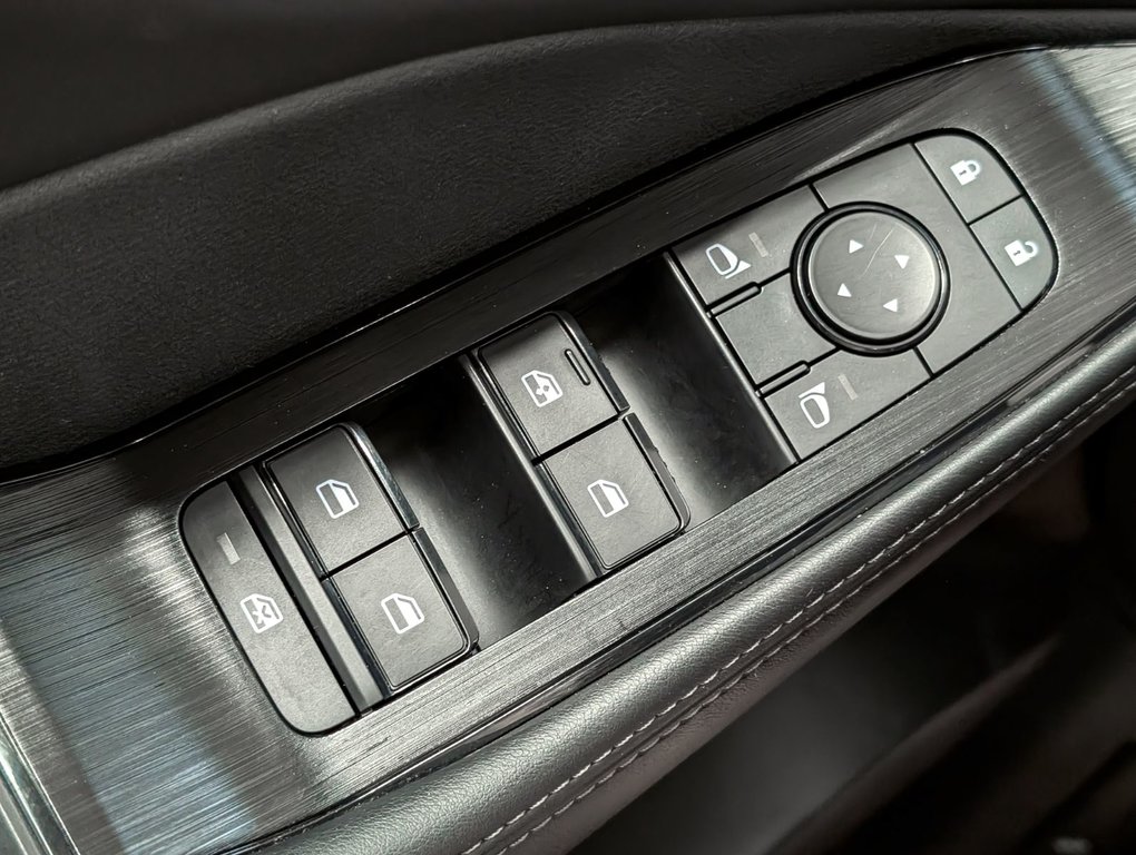 2023 Nissan Rogue AWD SV Cuir Toit Pano in Sherbrooke, Quebec - 22 - w1024h768px