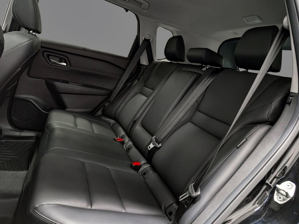 2023 Nissan Rogue AWD SV Cuir Toit Pano in Sherbrooke, Quebec - 12 - w1024h768px