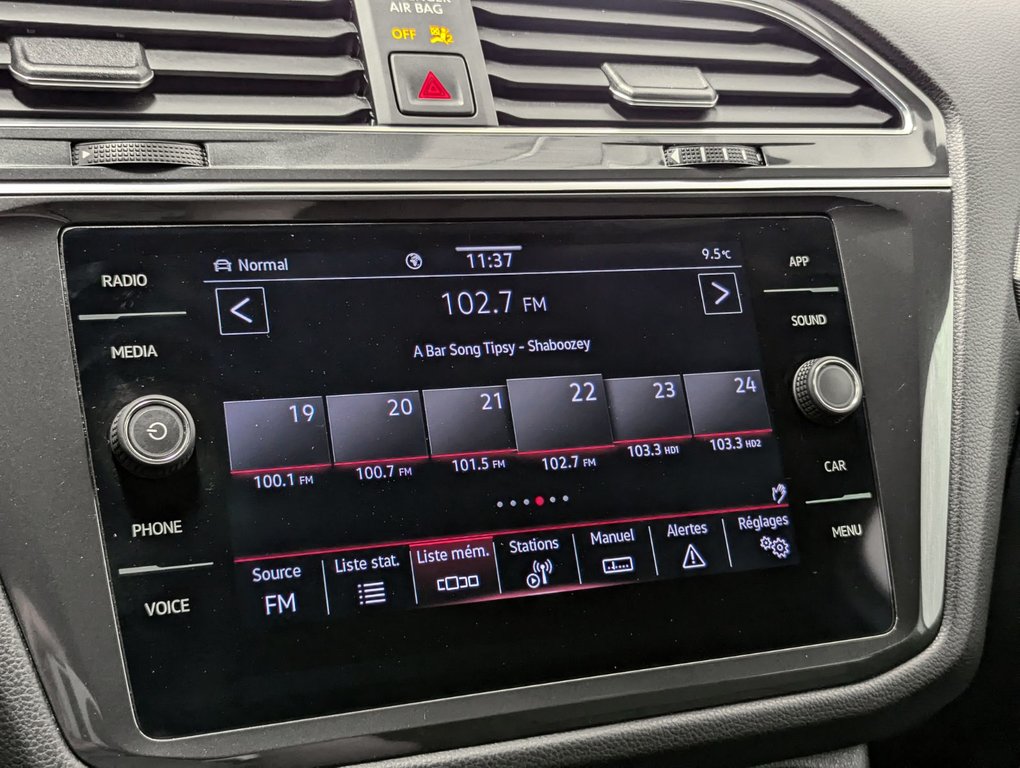 2022  Tiguan 2.0 TSI 4Motion Comfortline R-Line Black in Sherbrooke, Quebec - 13 - w1024h768px