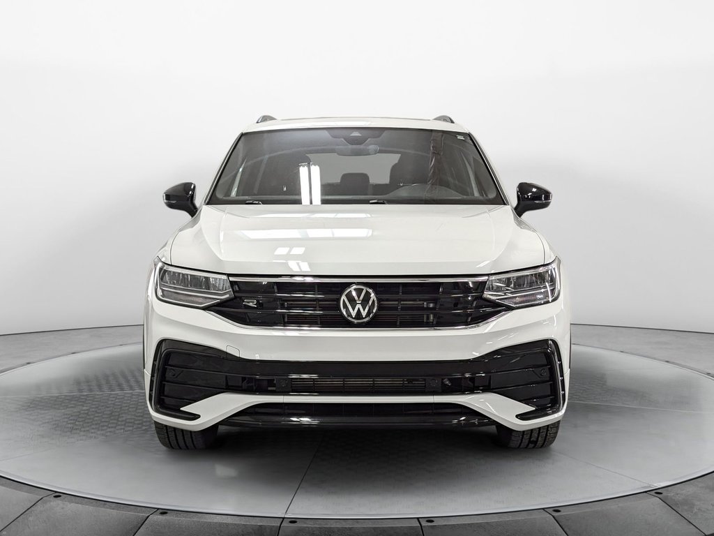 2022  Tiguan 2.0 TSI 4Motion Comfortline R-Line Black in Sherbrooke, Quebec - 2 - w1024h768px