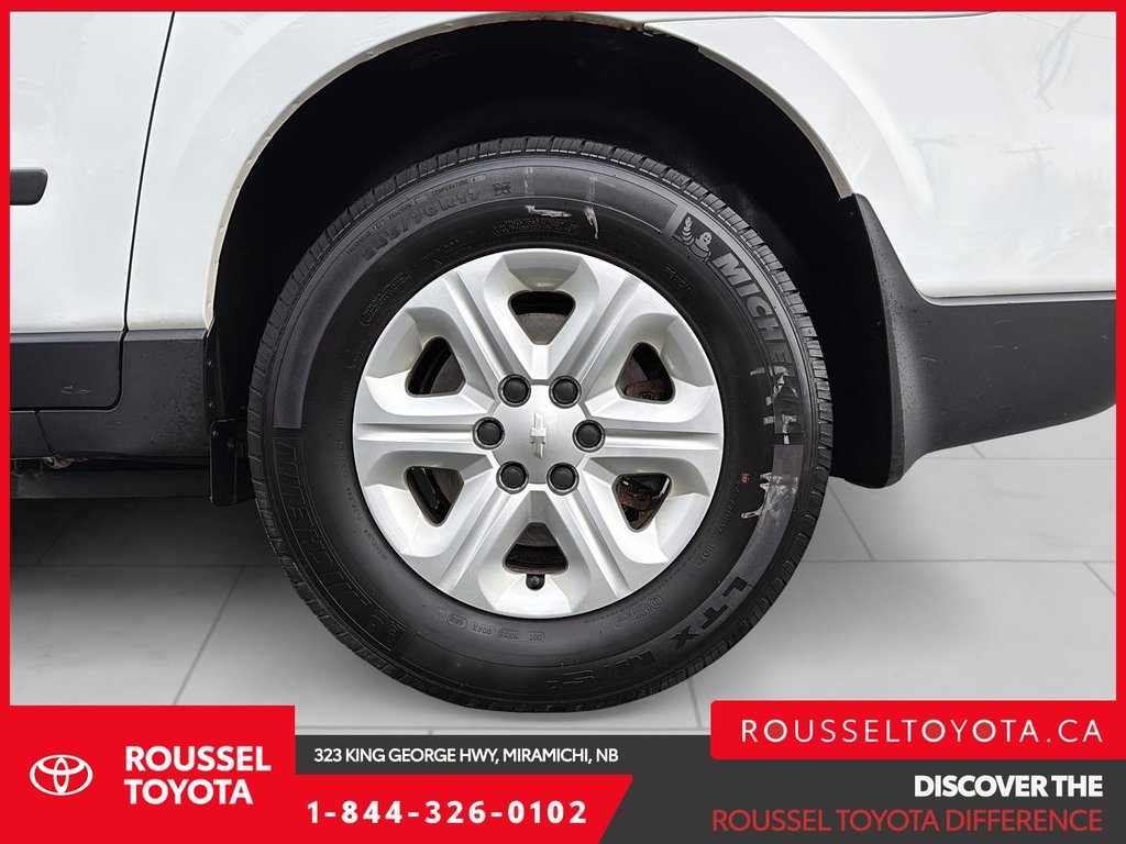 2016 Chevrolet Traverse LS in Miramichi, New Brunswick - 7 - w1024h768px