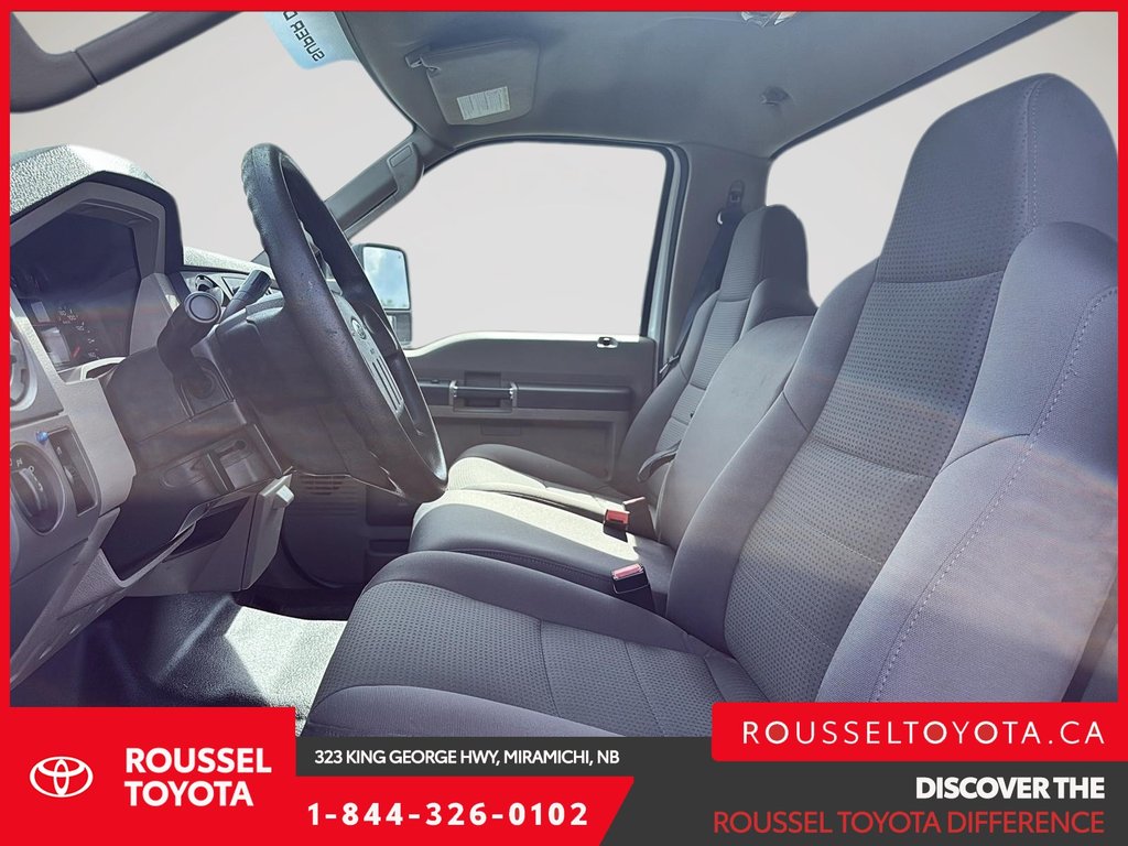 2010 Ford Super Duty F-450 DRW XL in Miramichi, New Brunswick - 5 - w1024h768px