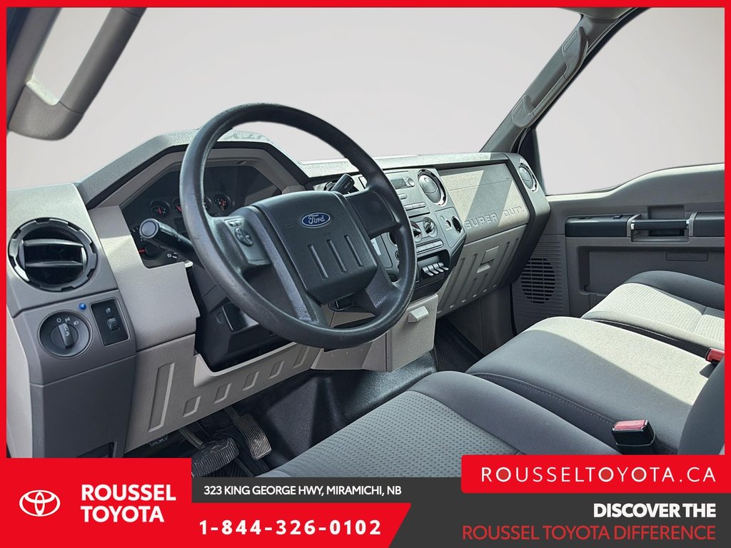 2010 Ford Super Duty F-450 DRW XL in Miramichi, New Brunswick - 6 - w1024h768px