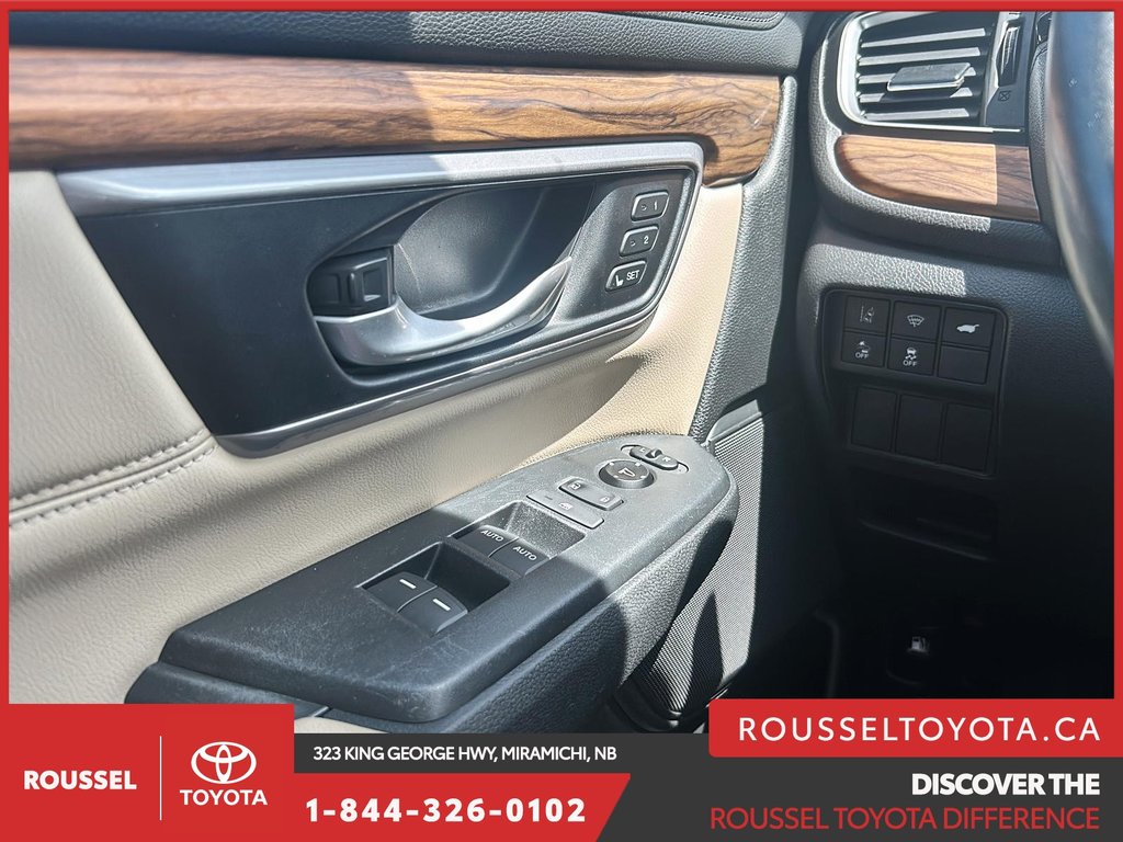 2017 Honda CR-V Touring in Miramichi, New Brunswick - 11 - w1024h768px