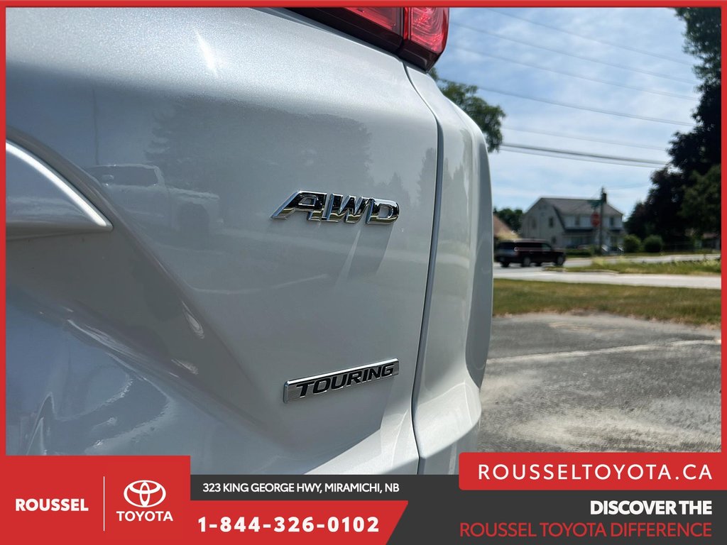 2017 Honda CR-V Touring in Miramichi, New Brunswick - 16 - w1024h768px