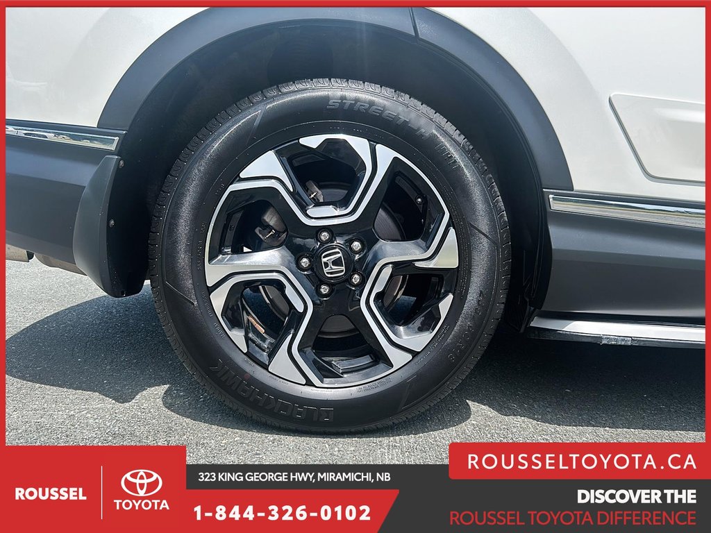 2017 Honda CR-V Touring in Miramichi, New Brunswick - 7 - w1024h768px