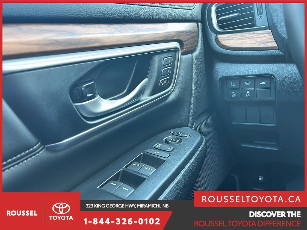 2018 Honda CR-V Touring in Miramichi, New Brunswick - 11 - w1024h768px