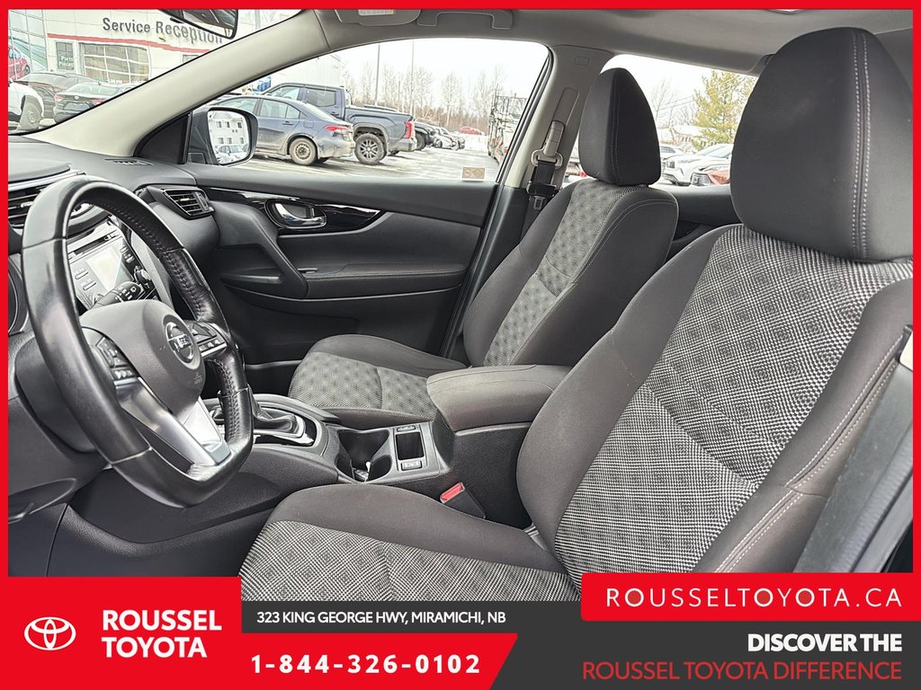 2017 Nissan Qashqai SV-FWD in Miramichi, New Brunswick - 9 - w1024h768px