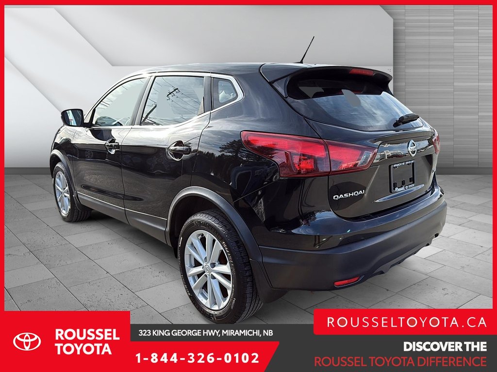 2017 Nissan Qashqai SV in Miramichi, New Brunswick - 4 - w1024h768px