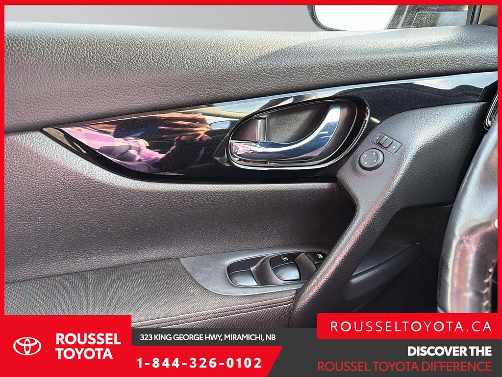 2017 Nissan Qashqai SV in Miramichi, New Brunswick - 11 - w1024h768px