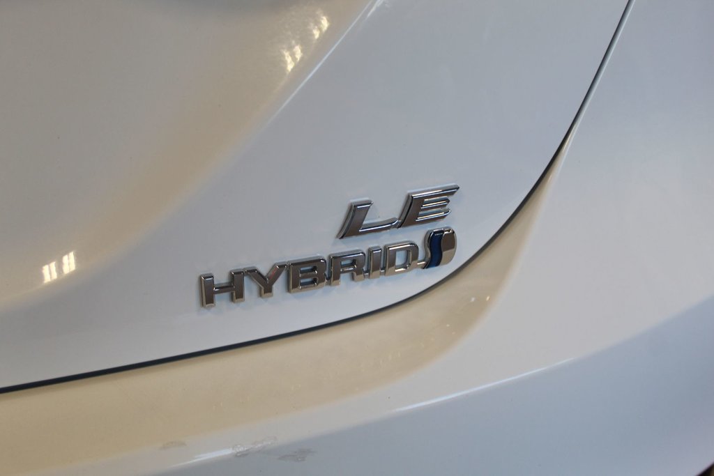 2018  Camry Hybrid LE in Miramichi, New Brunswick - 6 - w1024h768px