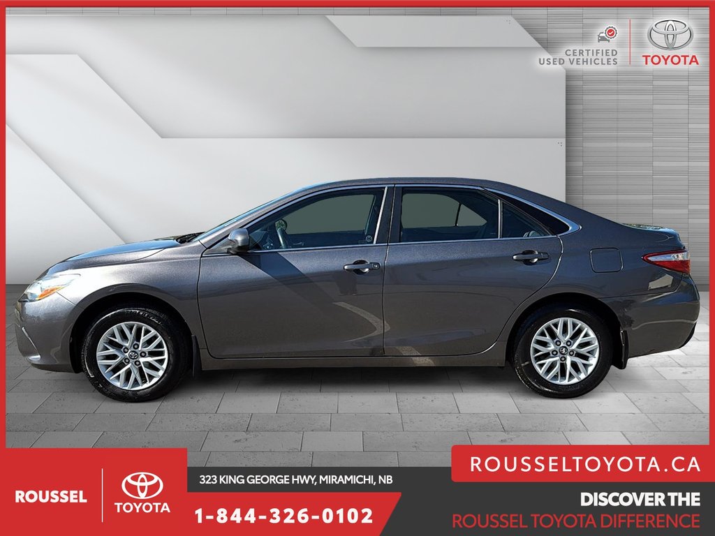 2016 Toyota Camry LE in Miramichi, New Brunswick - 5 - w1024h768px