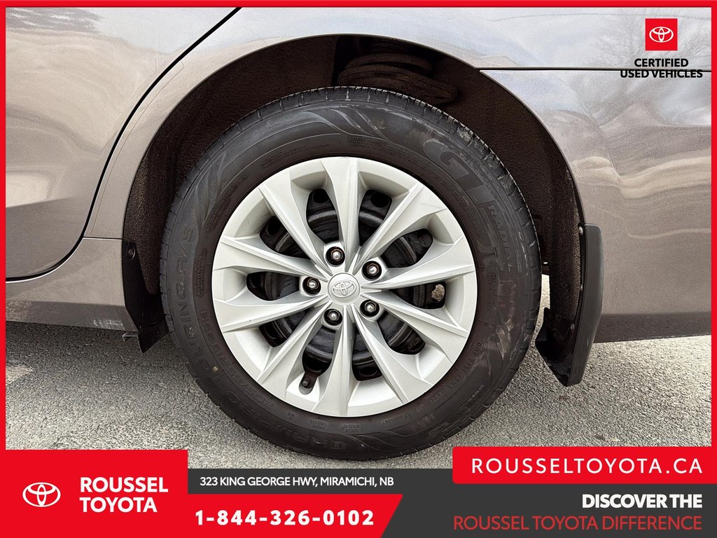 2017 Toyota Camry LE in Miramichi, New Brunswick - 6 - w1024h768px