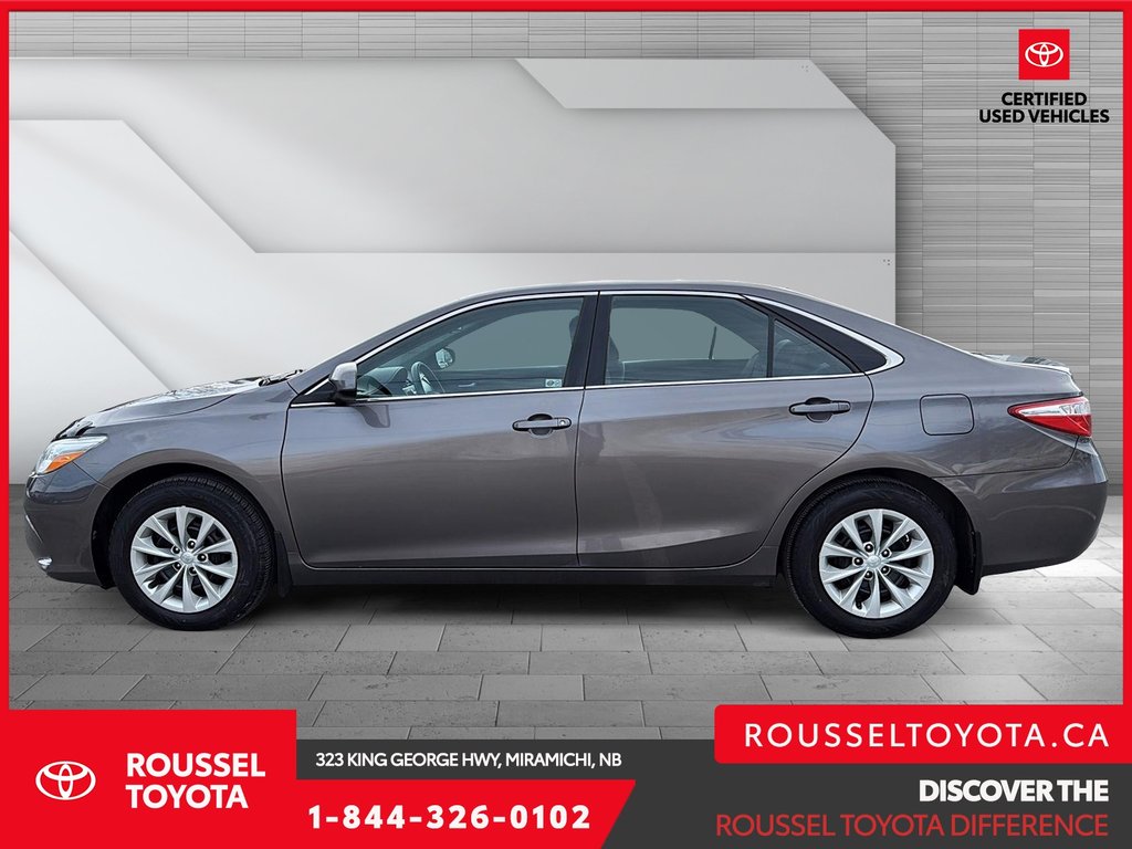 2017 Toyota Camry LE in Miramichi, New Brunswick - 5 - w1024h768px