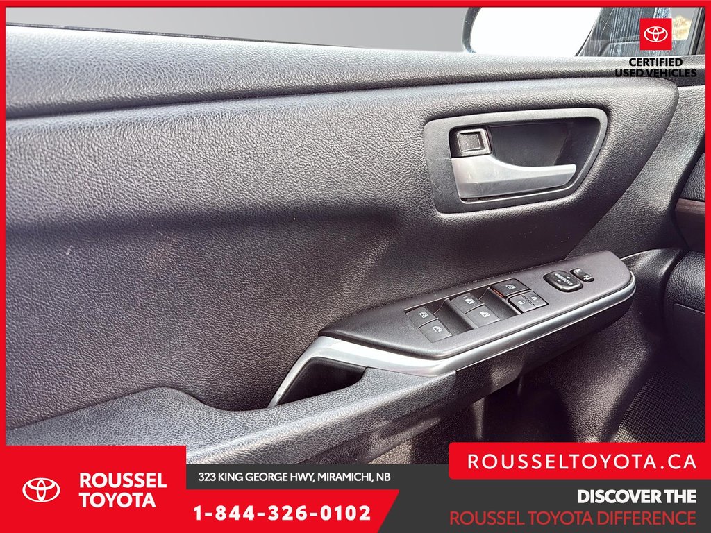 2017 Toyota Camry LE in Miramichi, New Brunswick - 10 - w1024h768px