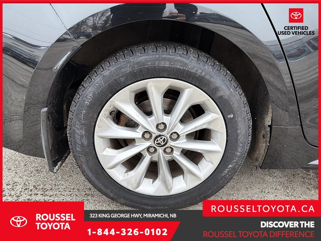 2020 Toyota Corolla XLE in Miramichi, New Brunswick - 7 - w1024h768px
