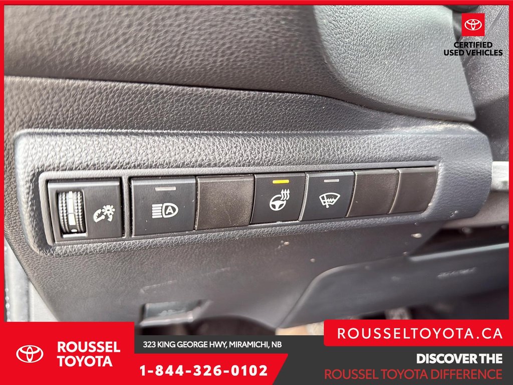 2020 Toyota Corolla XLE in Miramichi, New Brunswick - 11 - w1024h768px