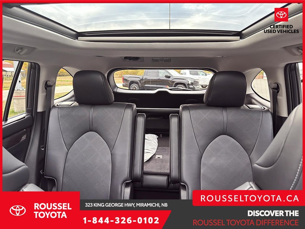 Toyota Highlander Hybrid Platinum 2023 à Miramichi, Nouveau-Brunswick - 14 - w1024h768px