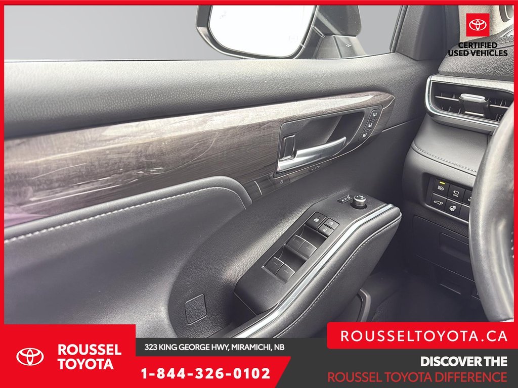 Toyota Highlander Hybrid Platinum 2023 à Miramichi, Nouveau-Brunswick - 11 - w1024h768px