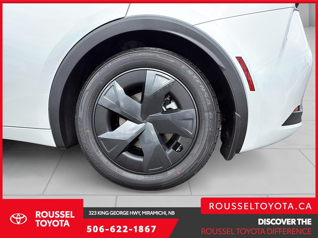 2027 Toyota Prius Plug-in Hybrid SE in Miramichi, New Brunswick - 7 - w1024h768px