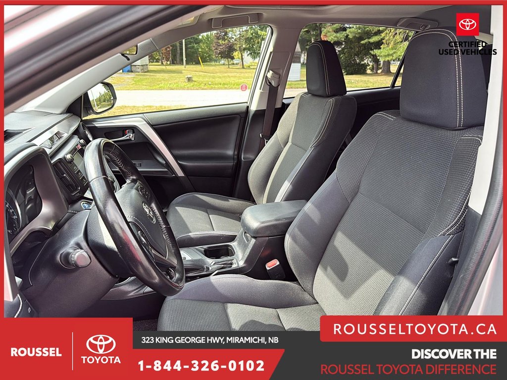 2016 Toyota RAV4 Hybrid XLE in Miramichi, New Brunswick - 9 - w1024h768px