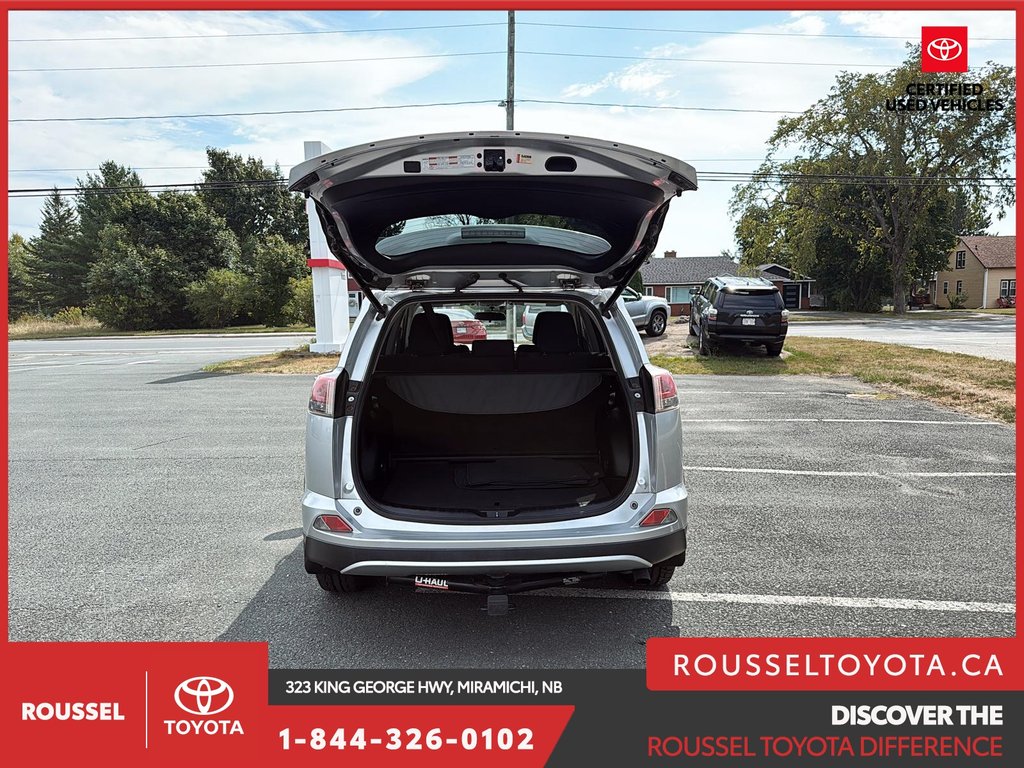 2016 Toyota RAV4 Hybrid XLE in Miramichi, New Brunswick - 6 - w1024h768px
