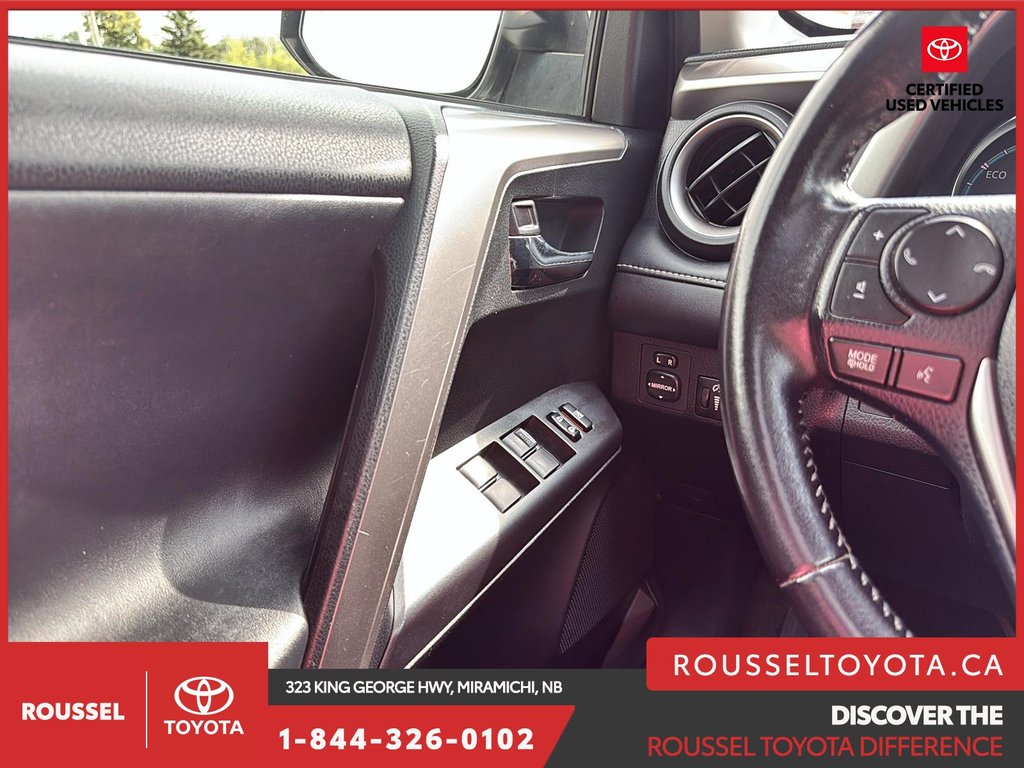 2016 Toyota RAV4 Hybrid XLE in Miramichi, New Brunswick - 11 - w1024h768px