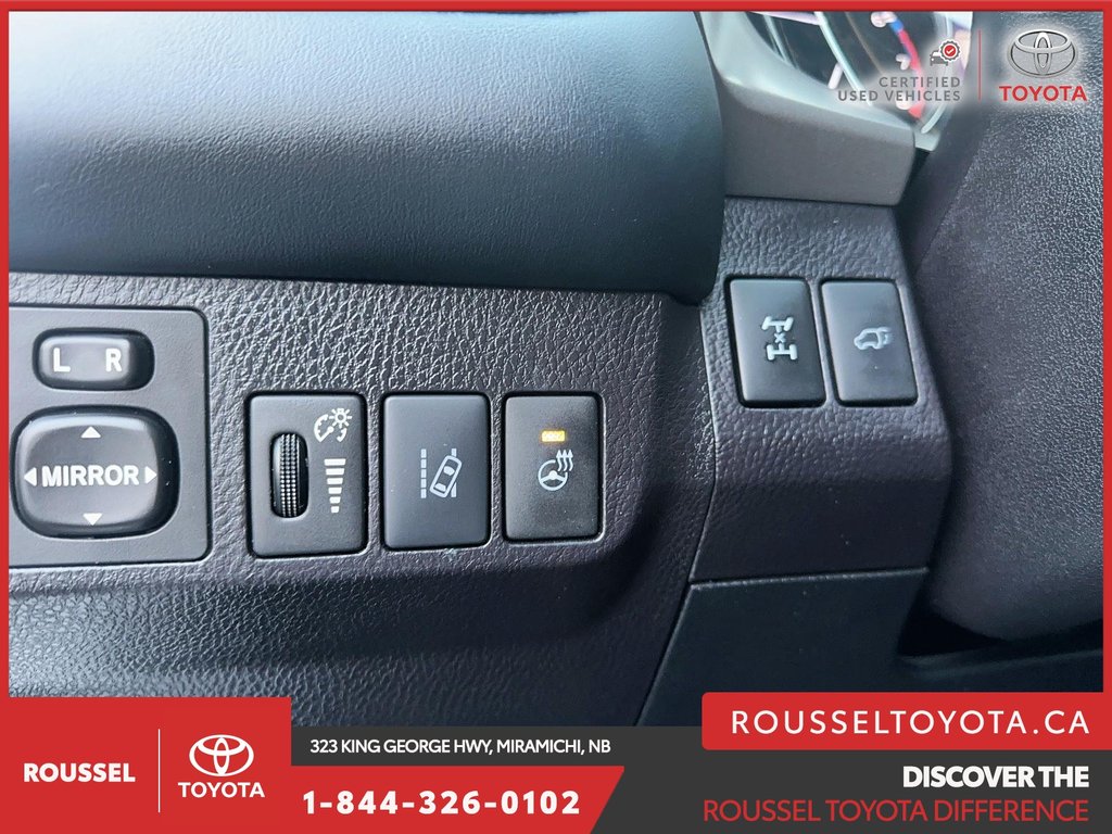 2018 Toyota RAV4 LIMITED in Miramichi, New Brunswick - 21 - w1024h768px