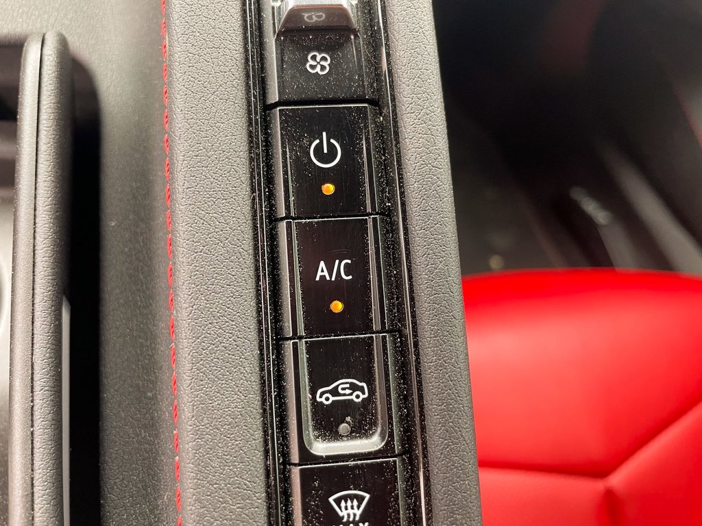 2020 Chevrolet Corvette in St-Jérôme, Quebec - 14 - w1024h768px