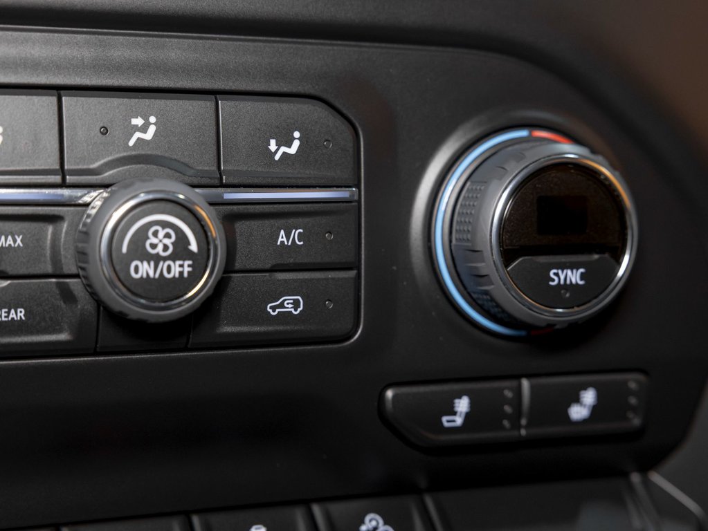 2021 Chevrolet Silverado 1500 in St-Jérôme, Quebec - 21 - w1024h768px