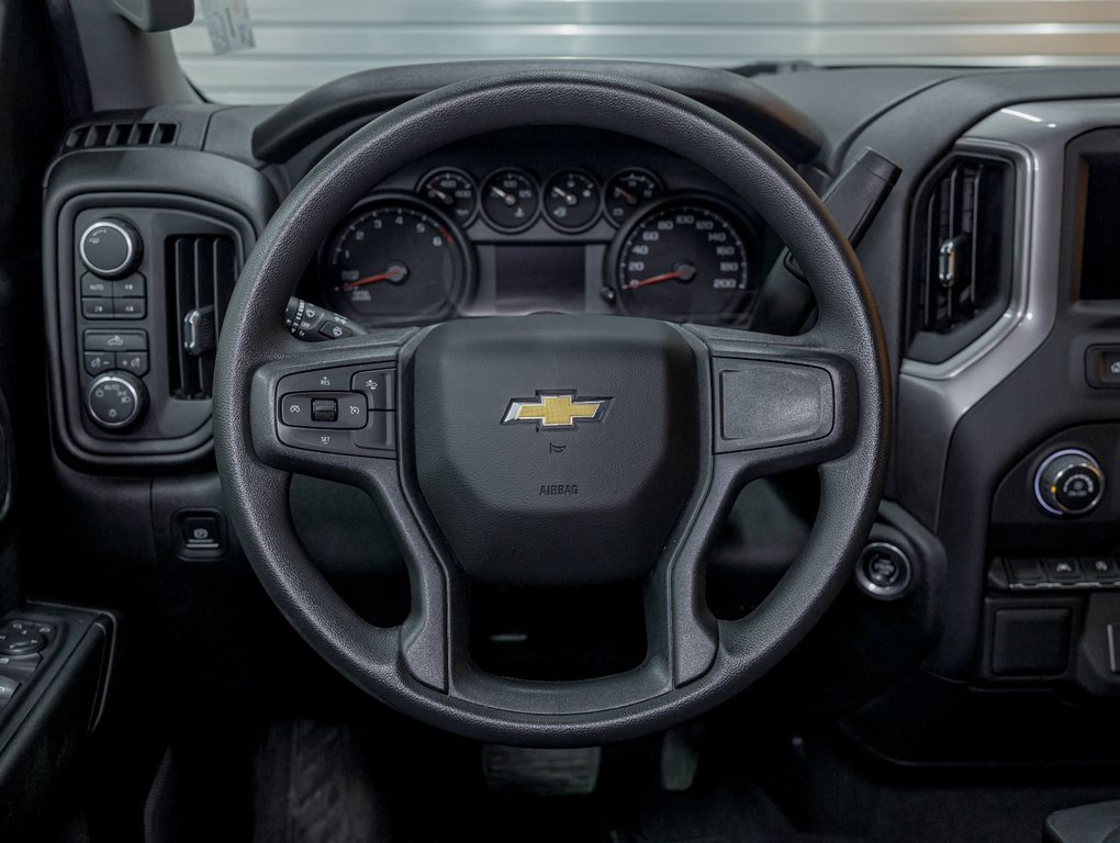 Chevrolet Silverado 1500  2022 à St-Jérôme, Québec - 12 - w1024h768px
