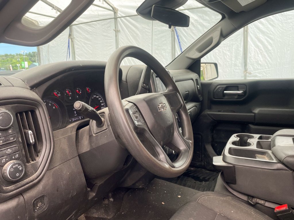 2022 Chevrolet Silverado 1500 in St-Jérôme, Quebec - 3 - w1024h768px