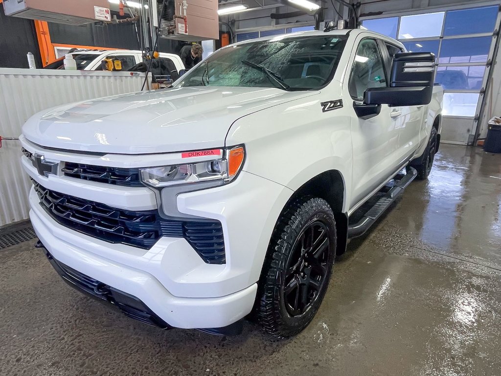 Chevrolet Silverado 1500  2023 à St-Jérôme, Québec - 1 - w1024h768px