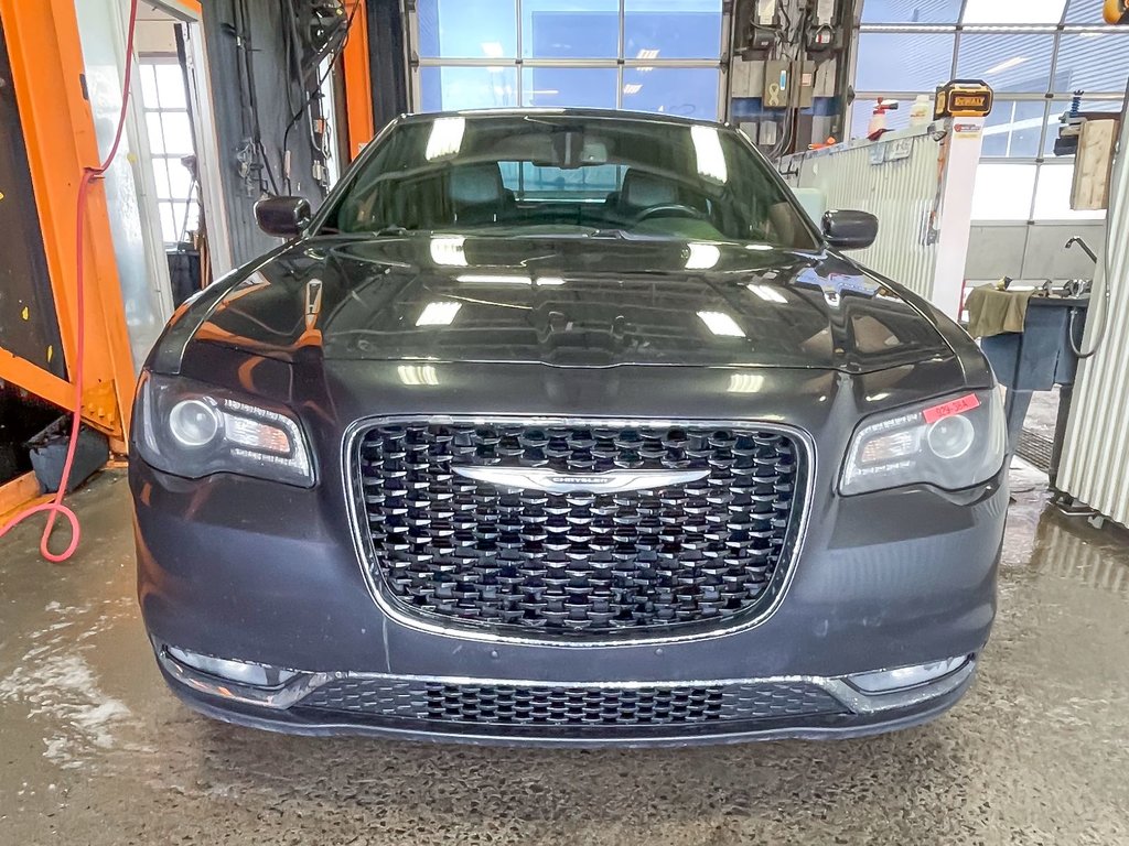 2019 Chrysler 300 in St-Jérôme, Quebec - 4 - w1024h768px