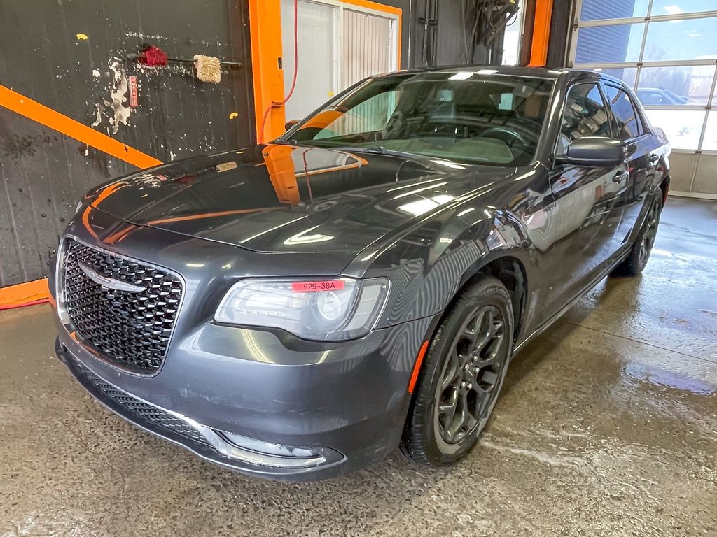 2019 Chrysler 300 in St-Jérôme, Quebec - 1 - w1024h768px