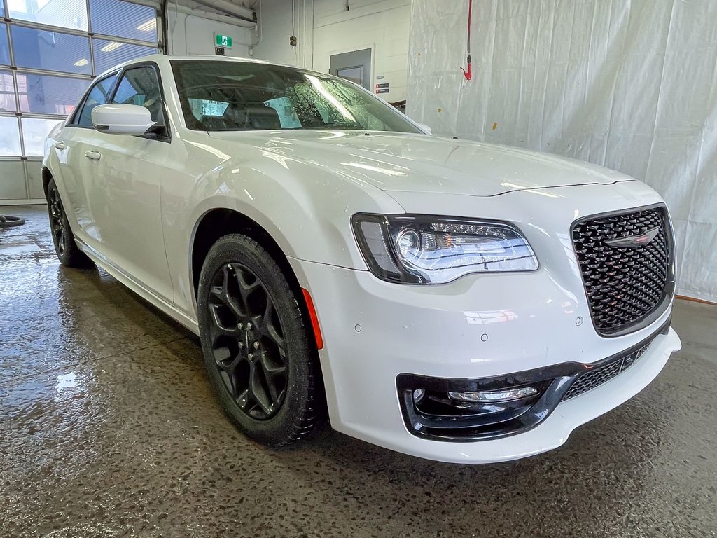 2023 Chrysler 300 in St-Jérôme, Quebec - 12 - w1024h768px