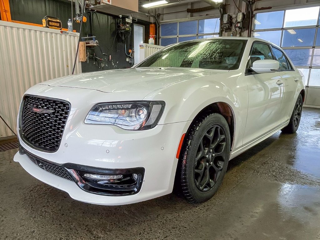 Chrysler 300  2023 à St-Jérôme, Québec - 1 - w1024h768px