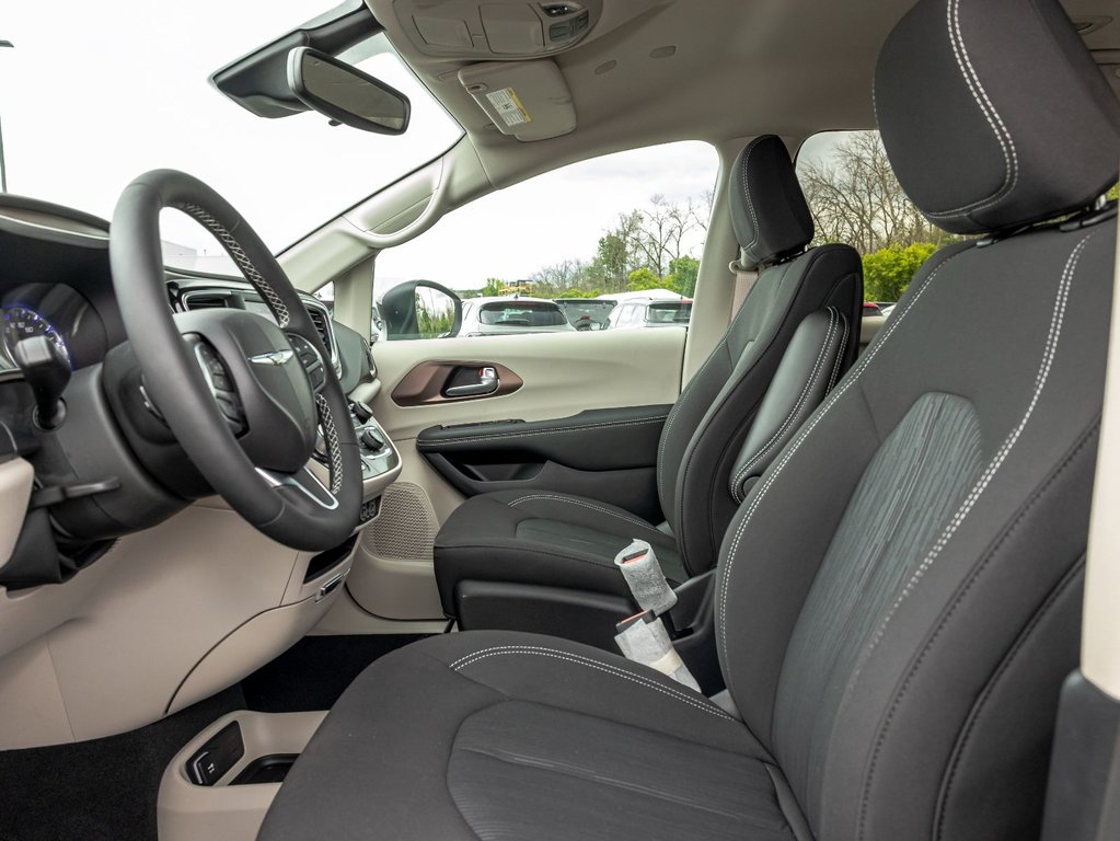 2024 Chrysler Grand Caravan in St-Jérôme, Quebec - 10 - w1024h768px