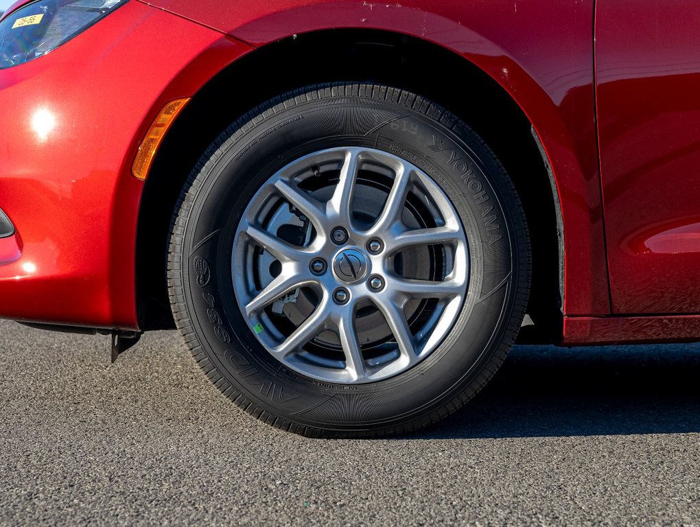 2025 Chrysler Grand Caravan in St-Jérôme, Quebec - 32 - w1024h768px